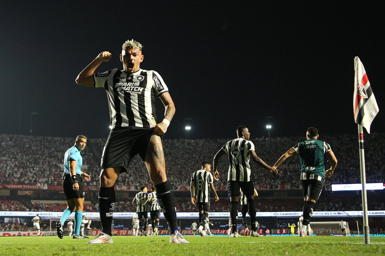 Tiquinho Soares no Botafogo em fase final de negociação