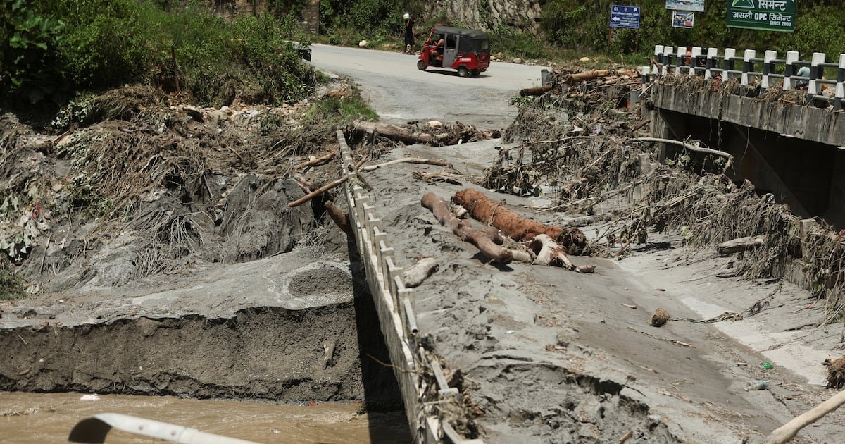 Terremoto no Tibete atinge região em meio a alertas de enchente