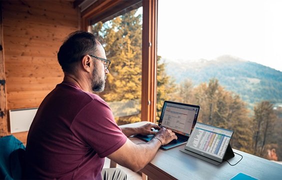 Monitor portátil AOC 16T20E2 chega ao Brasil unindo mobilidade e tela Full HD IPS