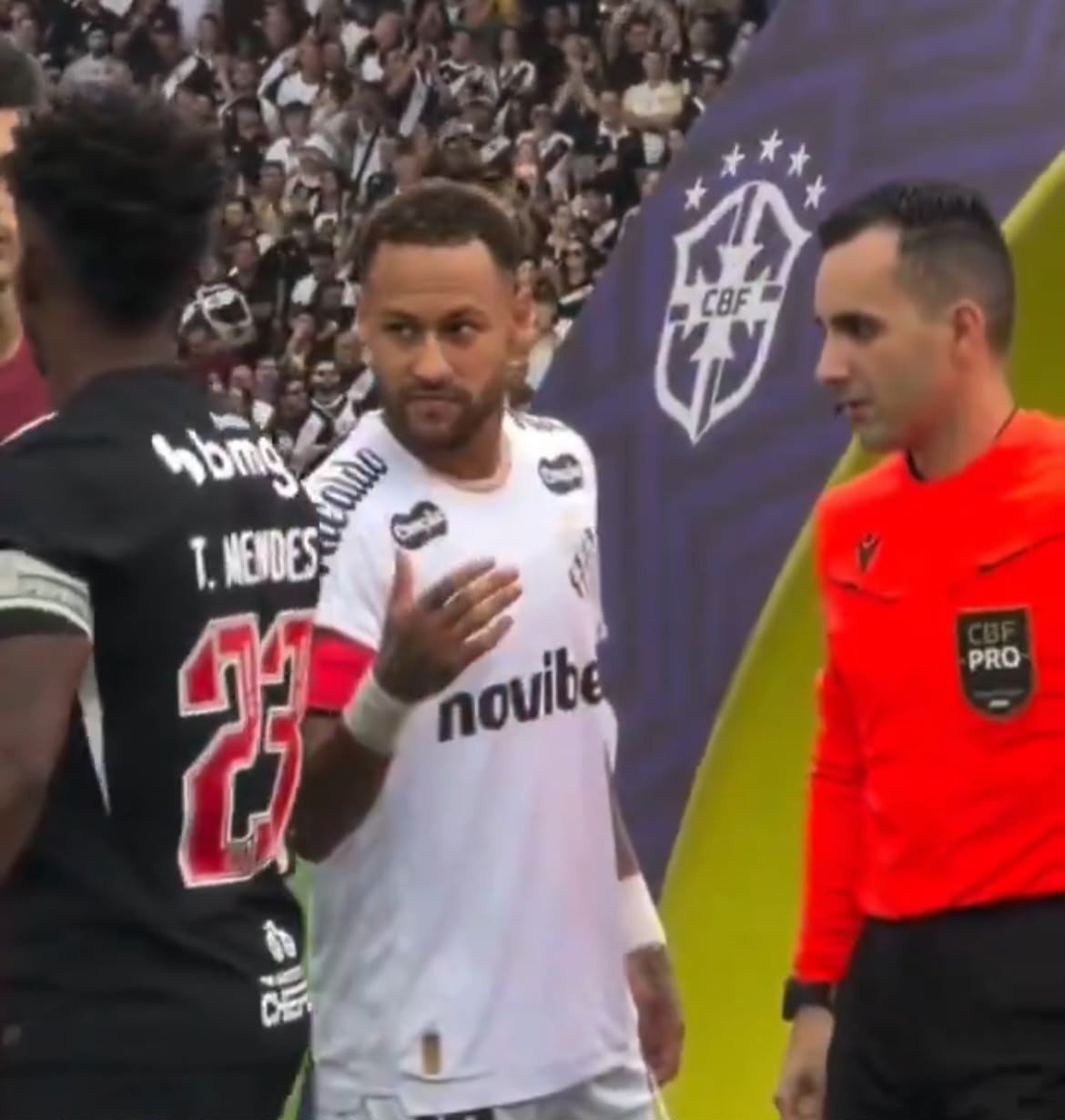 Santos provoca Vasco com música por treta entre Thiago Mendes e Neymar 1 Santos provoca Vasco com música após vitória marcada por treta entre Thiago Mendes e Neymar