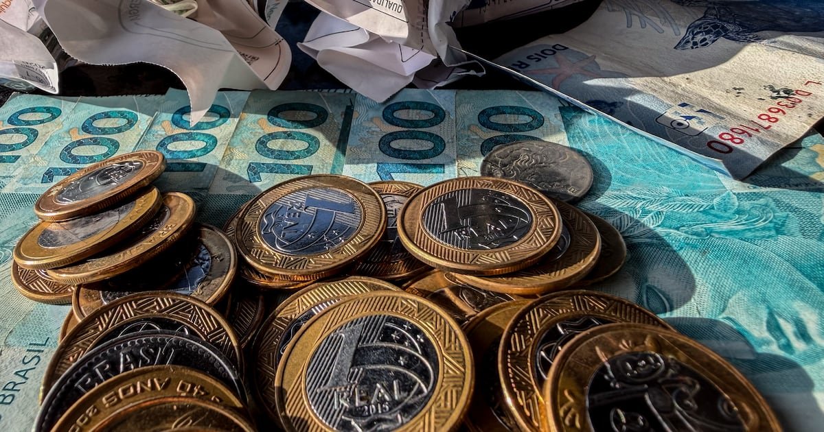 Projeto de Orçamento 2027 prevê superávit fiscal e mínimo de R$ 1.741 1 Projeto de Orçamento 2027 prevê superávit fiscal e mínimo de R$ 1.741